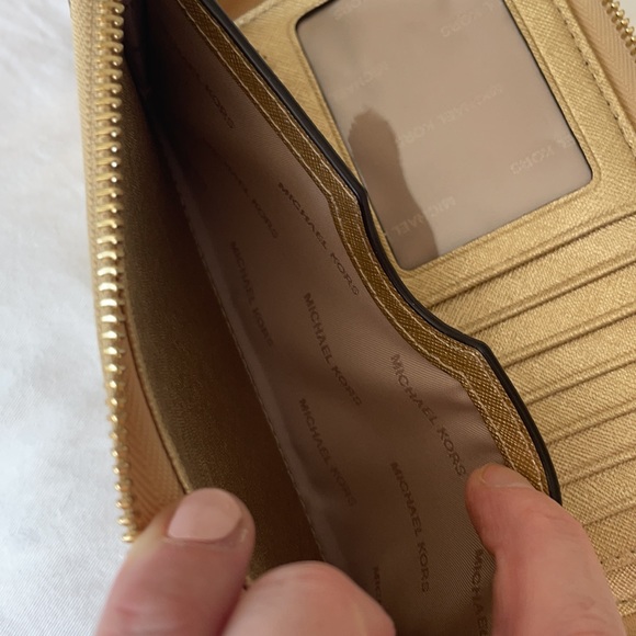 Michael Kors metallic wristlet - Picture 5 of 10